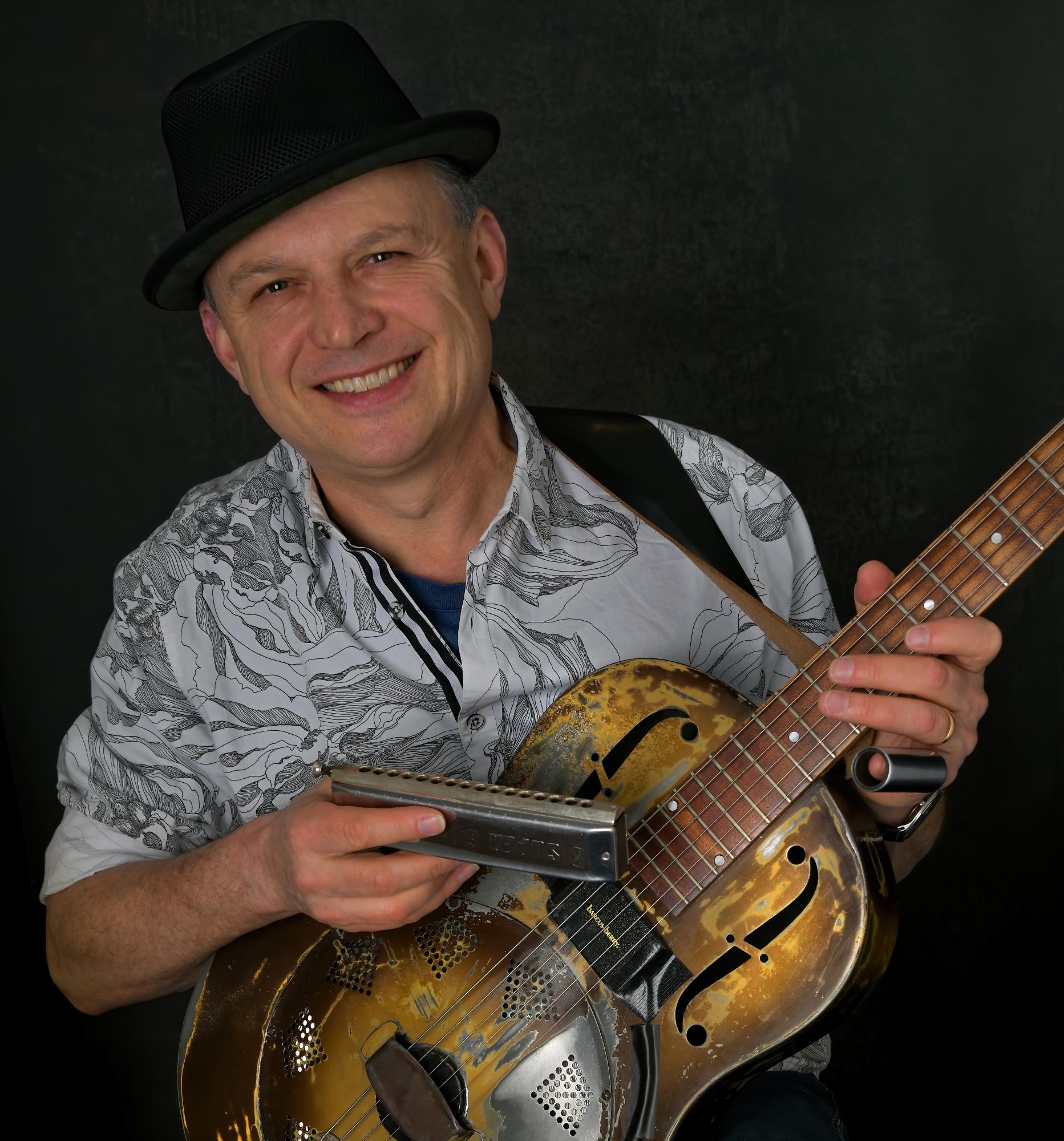 Nigel_Mack_Acoustic_Promo_Pic_Crop_2020